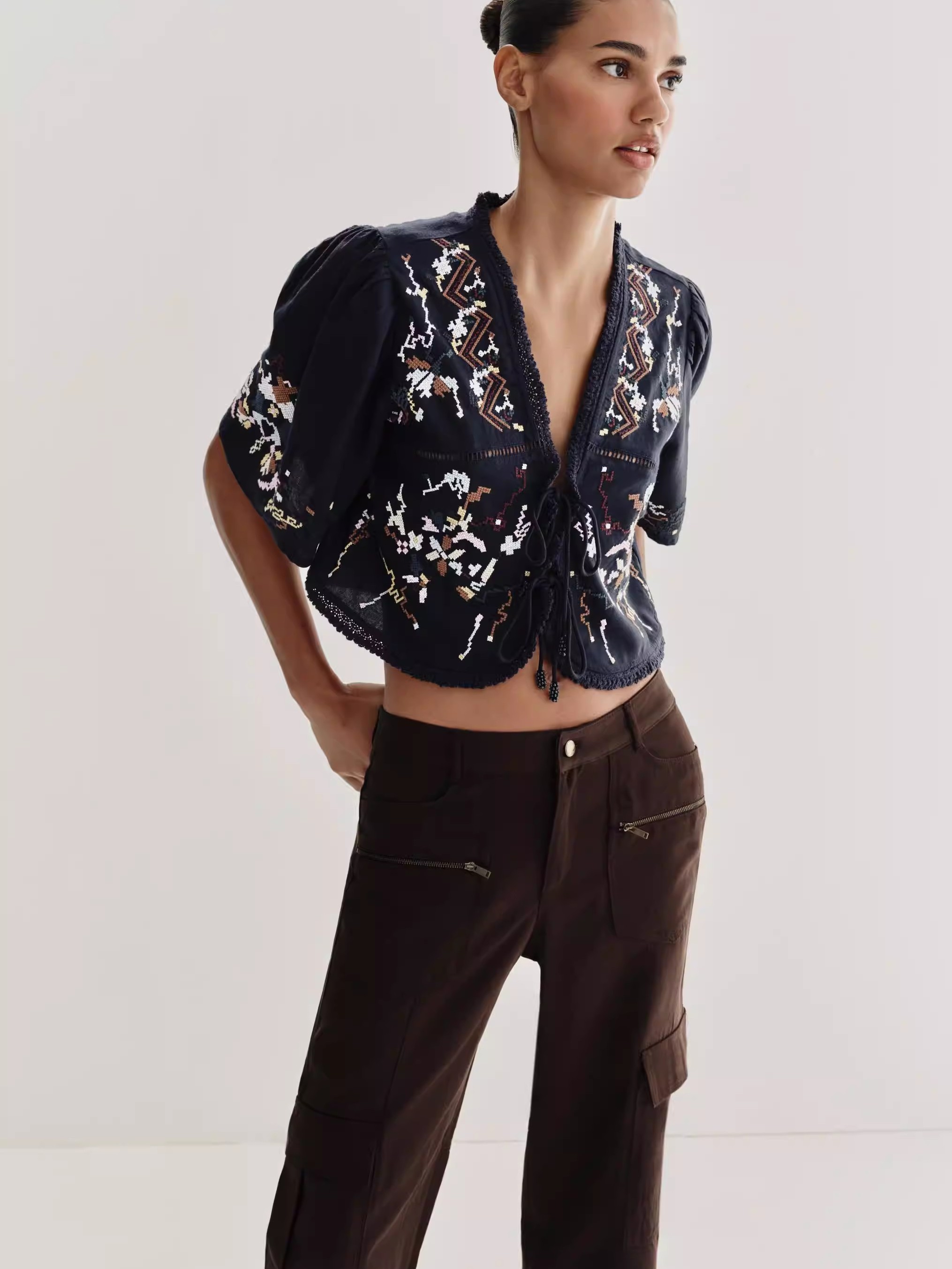 新しい夏の女性のゆったりとした半袖 V ネック刺繍トップ花柄 - New Ethnic Fashion のレビューと価格
